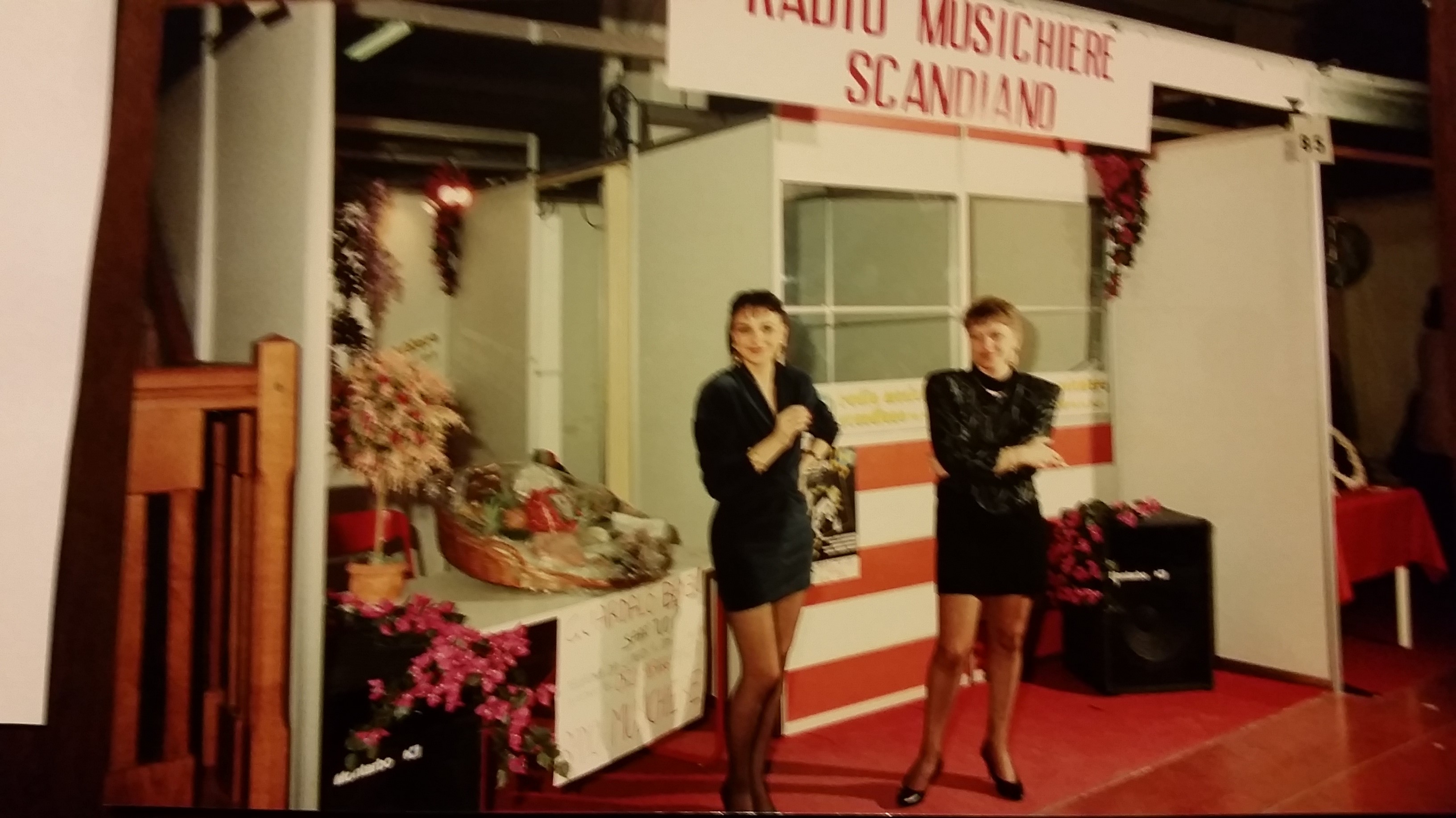 Lorena e Silvia nello stand di RMS